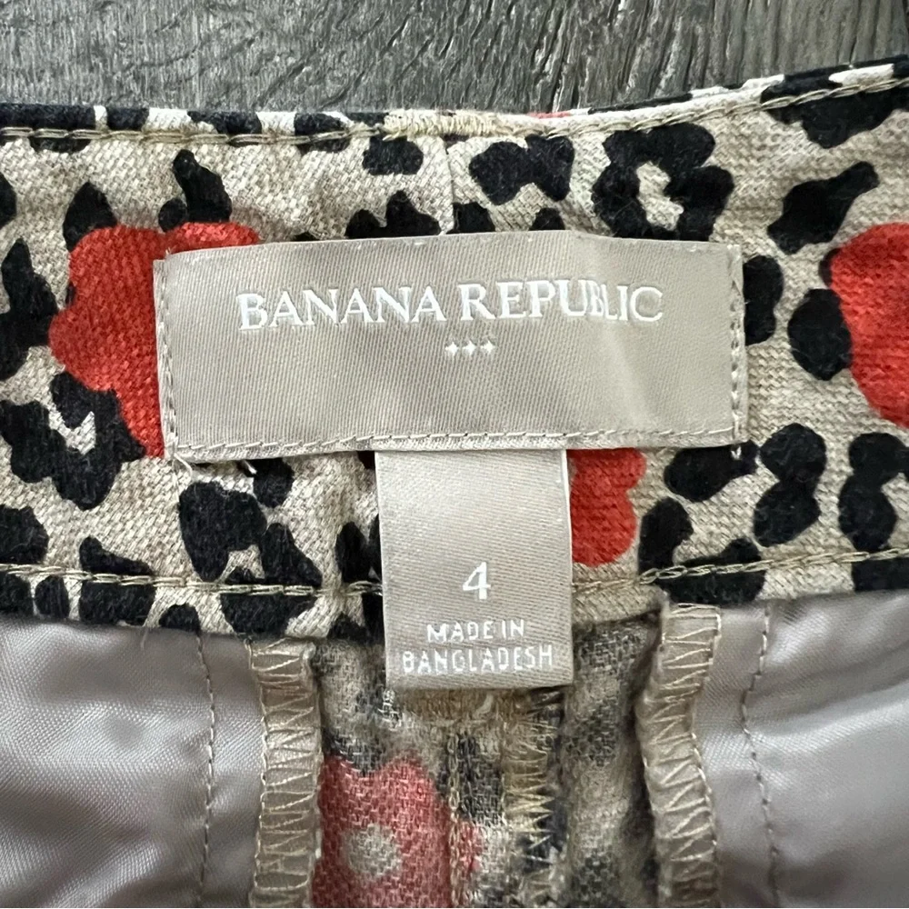BANANA REPUBLIC Cheetah & Floral Print Chino Shorts Leopard Size 4